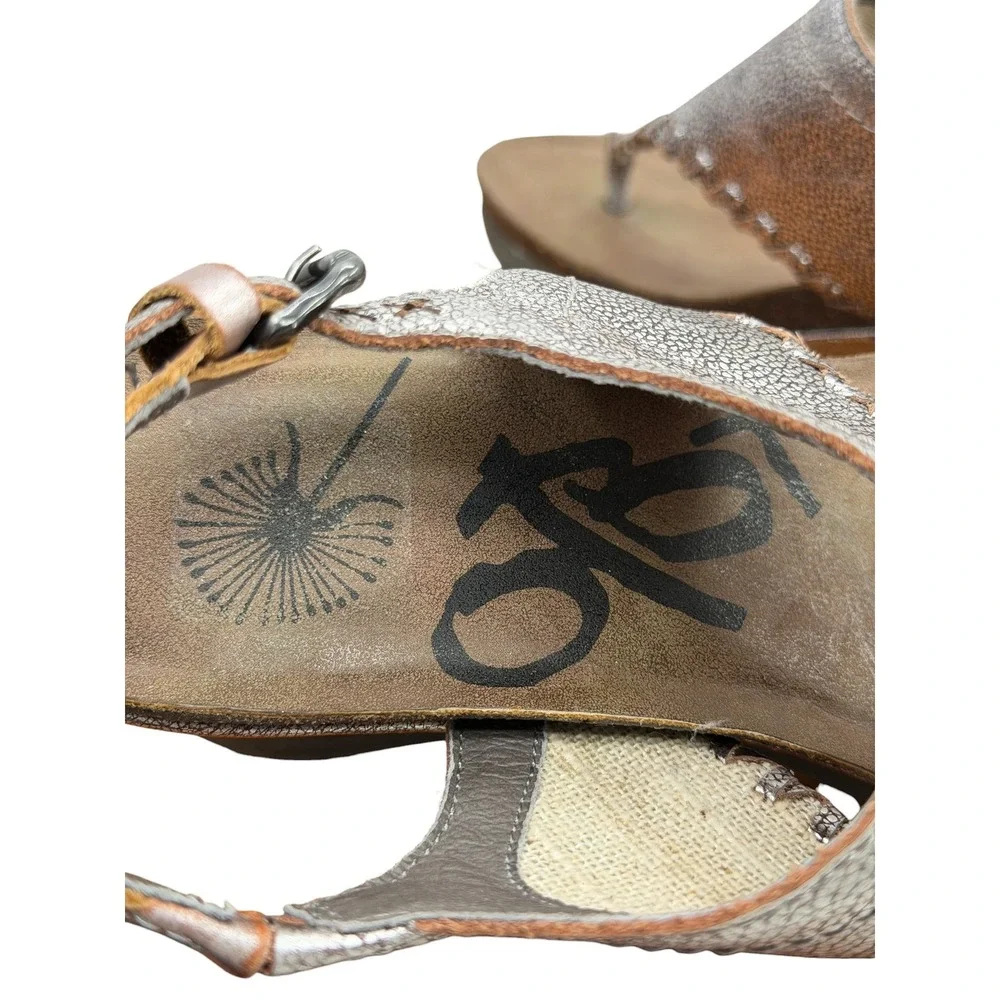 OTBT Meditate Wedge Sandals Women SZ 8 Silver Office Everyday Metallic Leather